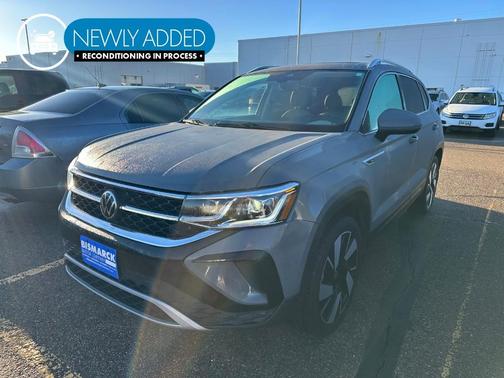 Pure Gray 2024 Volkswagen Taos 1.5T SEL