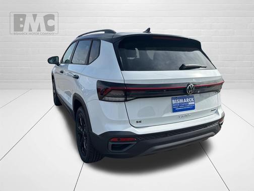 Pure White w/Deep Blk Rf 2026 Volkswagen Taos SE Black