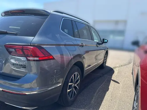 Gray 2020 Volkswagen Tiguan 2.0T SE