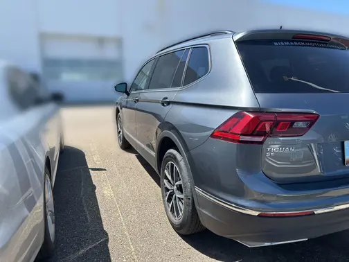 Gray 2020 Volkswagen Tiguan 2.0T SE
