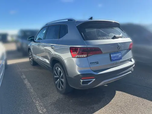 Silver 2022 Volkswagen Taos 1.5T SE