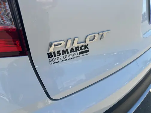 White 2019 Honda Pilot Touring