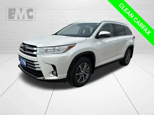 White 2019 Toyota Highlander XLE
