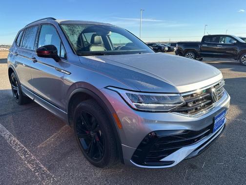 2024 Volkswagen Tiguan 2.0T SE R-Line Black