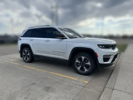 White 2022 Jeep Grand Cherokee 4xe 4xe
