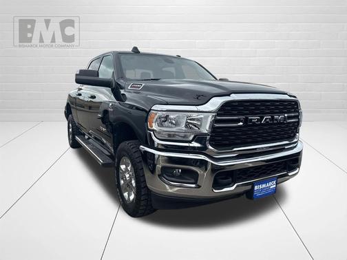 Diamond Black Crystal Pearlcoat 2022 RAM 2500 Big Horn Crew Cab 4x4 6'4' Box