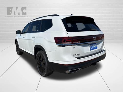 Opal White Pearl 2026 Volkswagen Atlas 2.0T SE w/Technology 4MOTION