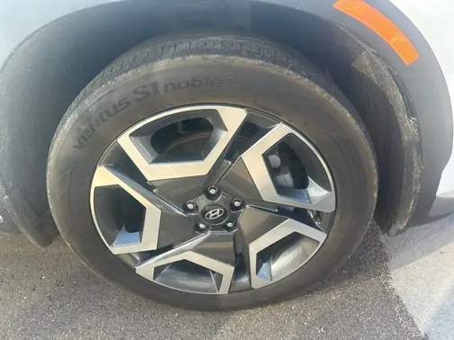 White 2023 Hyundai PALISADE Limited