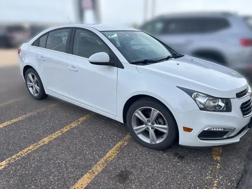 White 2015 Chevrolet Cruze 2LT