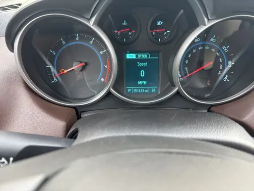 White 2015 Chevrolet Cruze 2LT