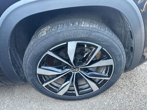 2024 Volkswagen Atlas Cross Sport 2.0T SEL Premium R-Line