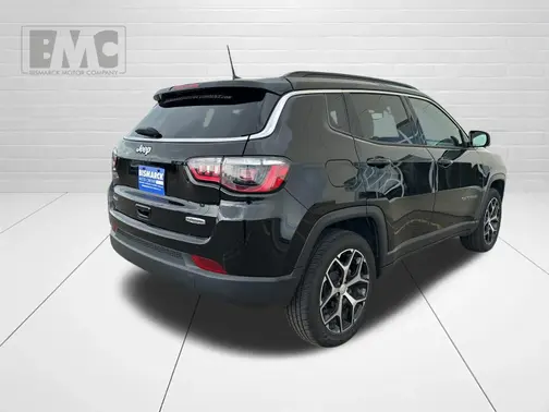 Black 2024 Jeep Compass Latitude