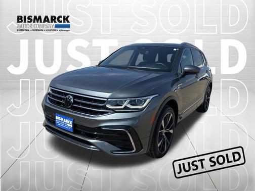 Platinum Gray Metallic 2022 Volkswagen Tiguan 2.0T SEL R-Line