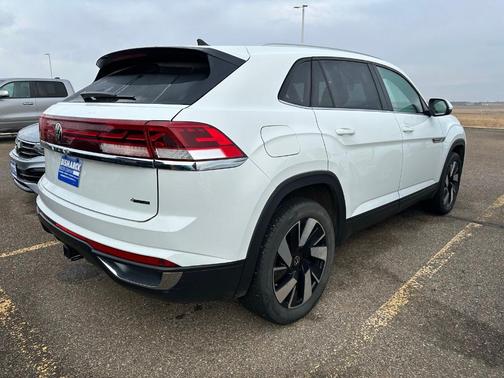 2024 Volkswagen Atlas Cross Sport 2.0T SE w/ Technology