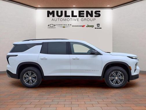 Summit White 2026 Chevrolet Traverse LT