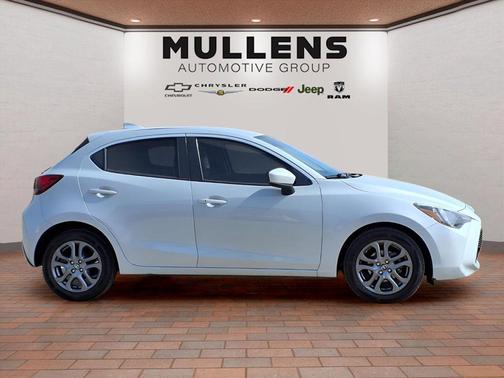 2020 Toyota Yaris Sedan LE