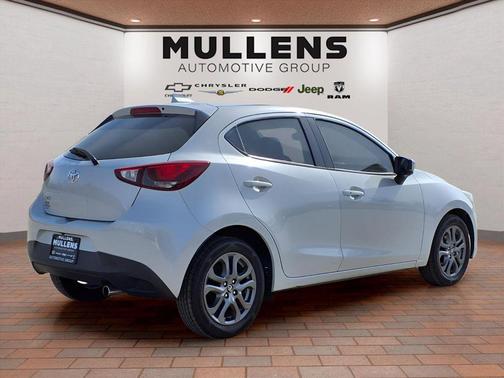 2020 Toyota Yaris Sedan LE