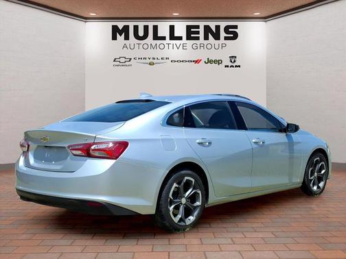 Silver Ice Metallic 2022 Chevrolet Malibu FWD LT