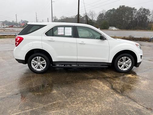 Photo 4 of 28 of 2017 Chevrolet Equinox LS