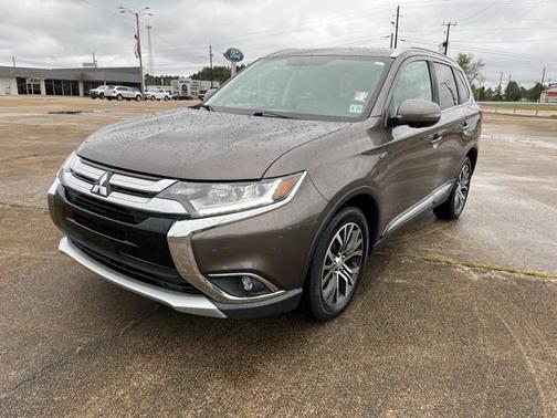 Photo 3 of 28 of 2018 Mitsubishi Outlander GT