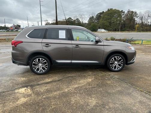 Photo 4 of 28 of 2018 Mitsubishi Outlander GT