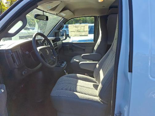 2025 GMC Savana 2500 Work Van