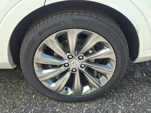 White Frost Tri-Coat 2026 Buick Envista Avenir