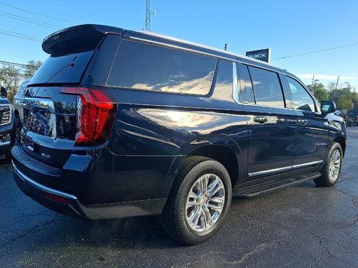 2022 GMC Yukon XL SLT