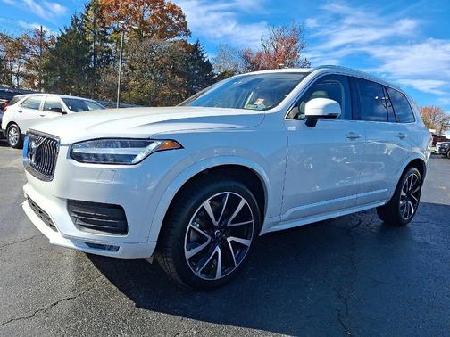 2021 Volvo XC90 T6 Momentum 7 Passenger