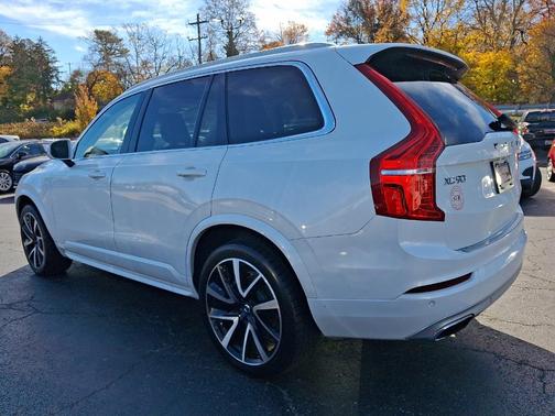 2021 Volvo XC90 T6 Momentum 7 Passenger