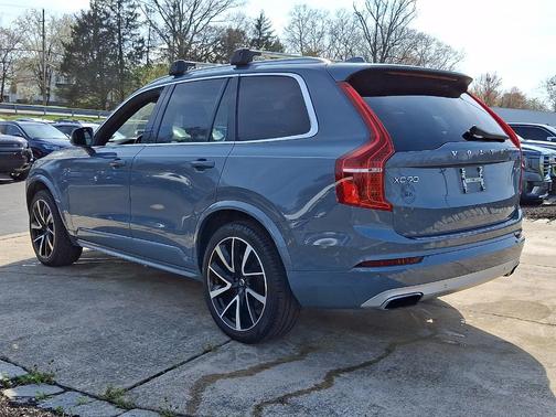 Thunder Gray Metallic 2020 Volvo XC90 T6 Momentum 7 Passenger