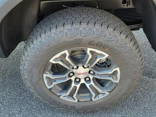 2023 GMC Canyon AT4