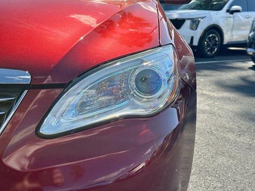 2012 Chrysler 200 Touring