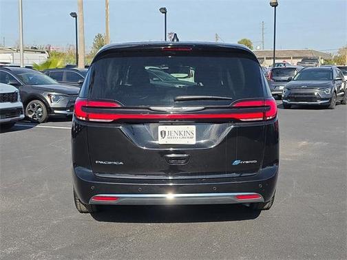 2024 Chrysler Pacifica Hybrid Select