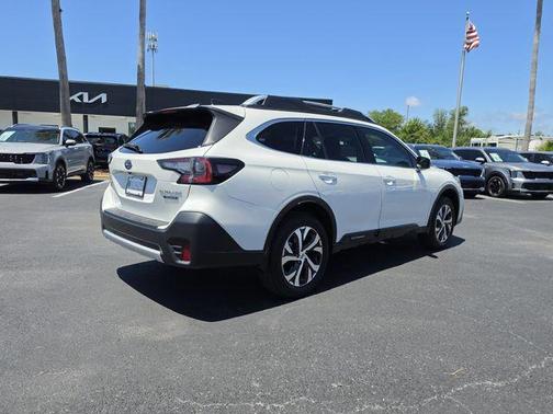 Crystal White Pearl 2022 Subaru Outback Touring