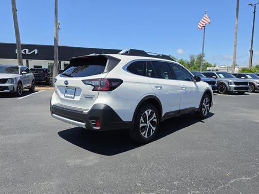 Crystal White Pearl 2022 Subaru Outback Touring