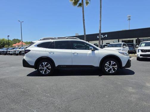 Crystal White Pearl 2022 Subaru Outback Touring