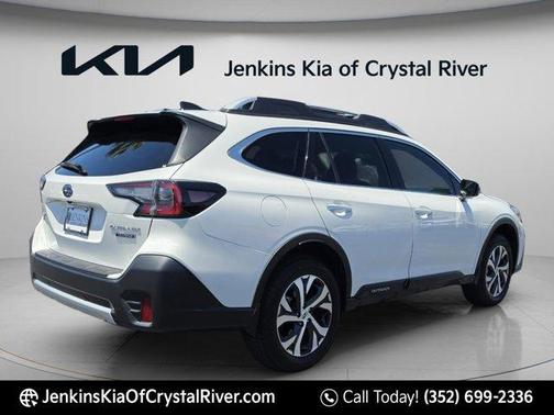 Crystal White Pearl 2022 Subaru Outback Touring