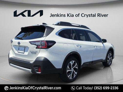 Crystal White Pearl 2022 Subaru Outback Touring