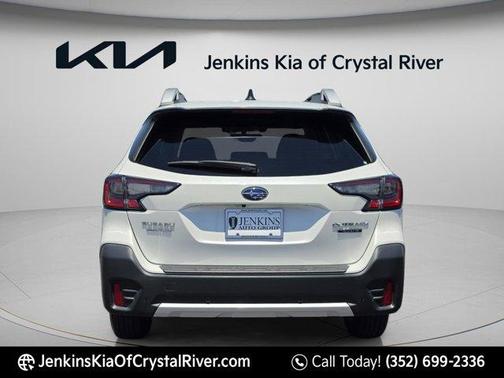 Crystal White Pearl 2022 Subaru Outback Touring