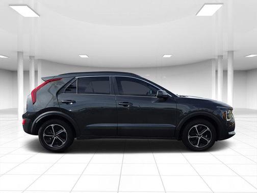 2023 Kia Niro LX