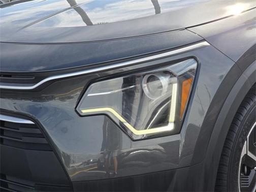 2023 Kia Niro LX