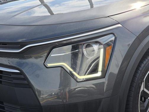 2023 Kia Niro LX