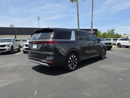 Metal 2024 Kia Carnival EX