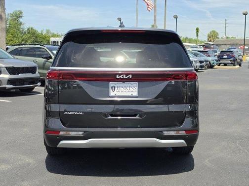 Metal 2024 Kia Carnival EX