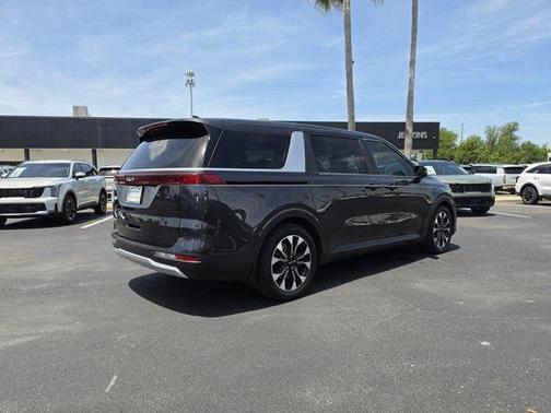 Metal 2024 Kia Carnival EX