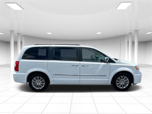 2016 Chrysler Town & Country Touring-L