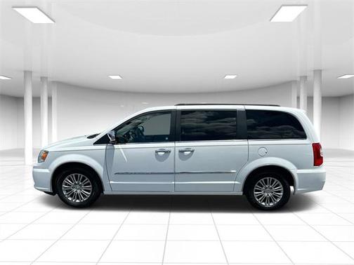 2016 Chrysler Town & Country Touring-L