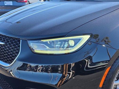 2024 Chrysler Pacifica Touring-L