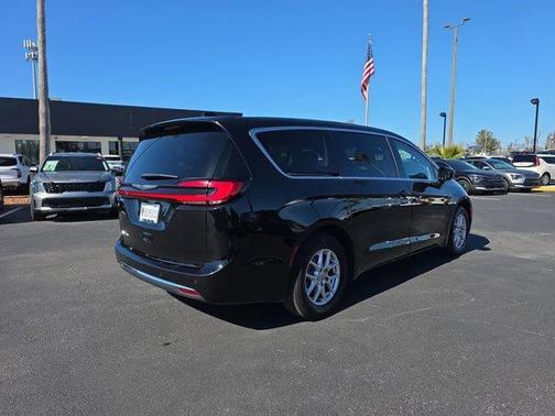 2024 Chrysler Pacifica Touring-L